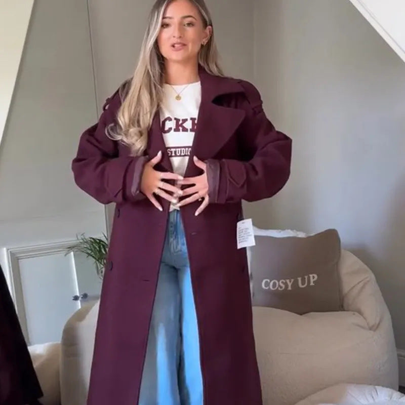 manteau bordeaux – manches longues et fermeture à un seul bouton.